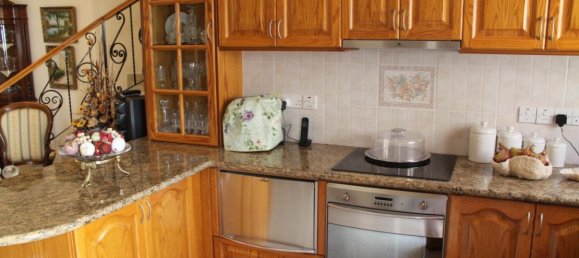 4 bedrooms Villa in Limassol, Cyprus No. 1797 3