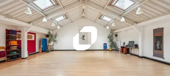 570m² Office in Paris, France No. 346120 3