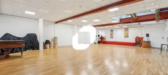 570m² Office in Paris, France No. 346120 10