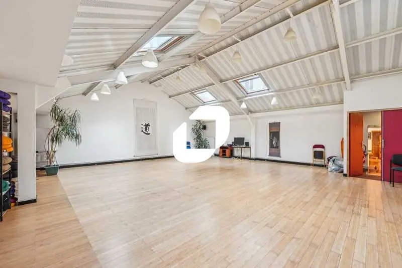 570m² Office in Paris, France No. 346120