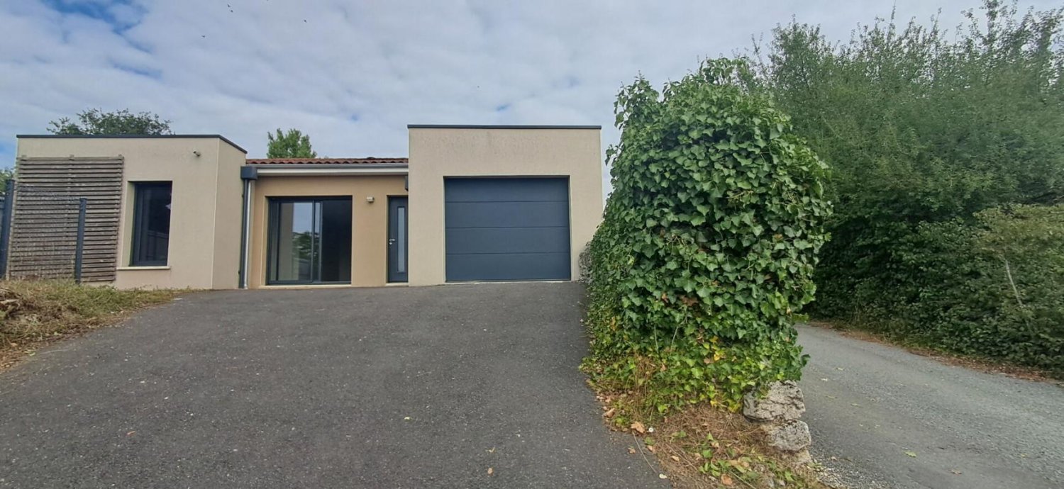 3 bedrooms House in Charente, France No. 341878