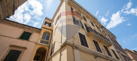 5 rooms Apartment in Osimo, Italy No. 7015 6