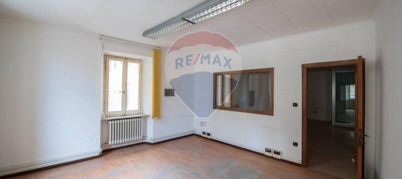 5 rooms Apartment in Osimo, Italy No. 7015 32