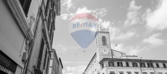 5 rooms Apartment in Osimo, Italy No. 7015 12