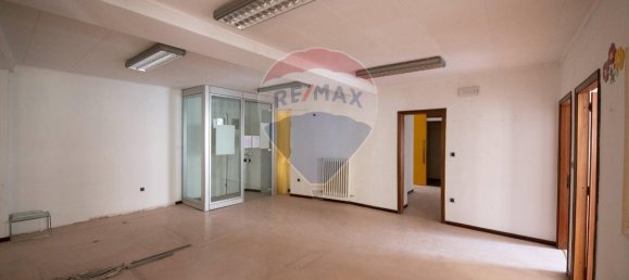 5 rooms Apartment in Osimo, Italy No. 7015 23