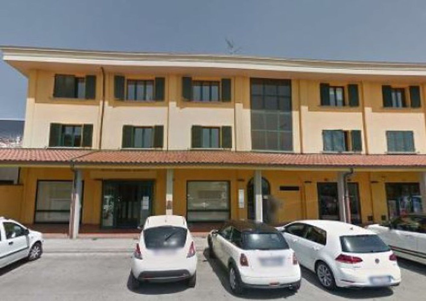 215m² Office in Pescia, Italy No. 141670