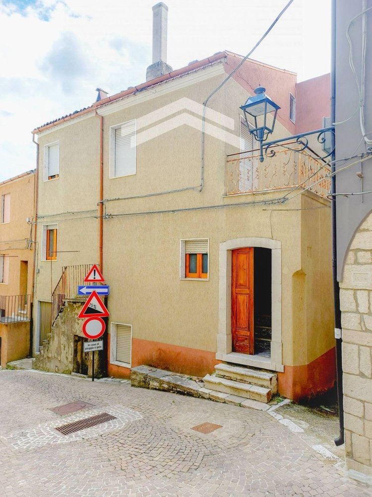 155m² Building in Castelbottaccio, Italy No. 385608