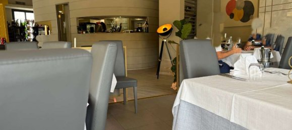 260m² Commercial property in Parma, Italy No. 88546 5