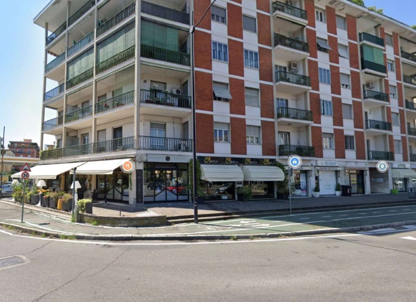 260m² Commercial property in Parma, Italy No. 88546