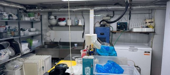 260m² Commercial property in Parma, Italy No. 88546 12