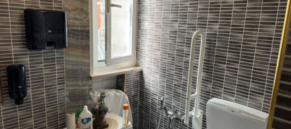 260m² Commercial property in Parma, Italy No. 88546 9