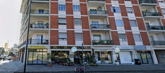 260m² Commercial property in Parma, Italy No. 88546 2