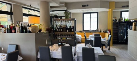 260m² Commercial property in Parma, Italy No. 88546 6