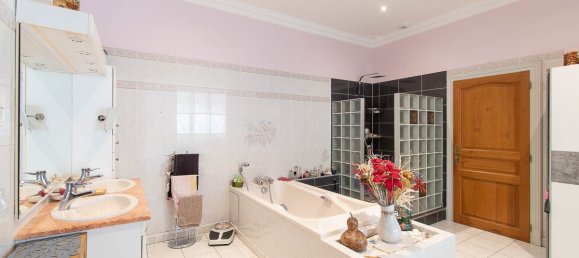 Villa de 5 dormitorios en Vierzon, France No. 234663 16