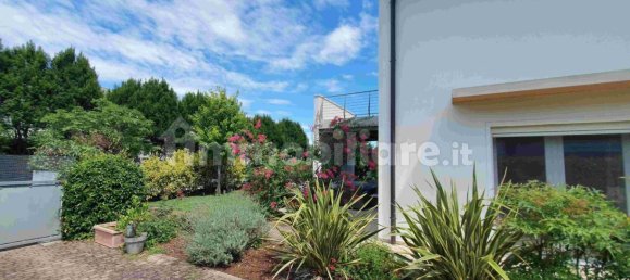 3 bedrooms Villa in Pordenone, Italy No. 283635 4