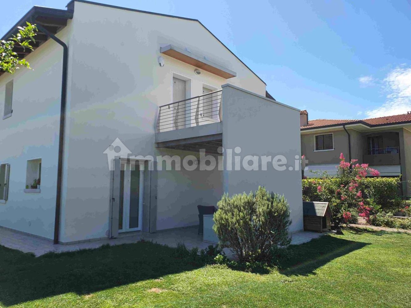 3 bedrooms Villa in Pordenone, Italy No. 283635