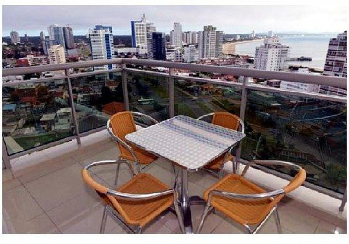 Apartamento de 2 dormitorios en Maldonado, Uruguay No. 2987