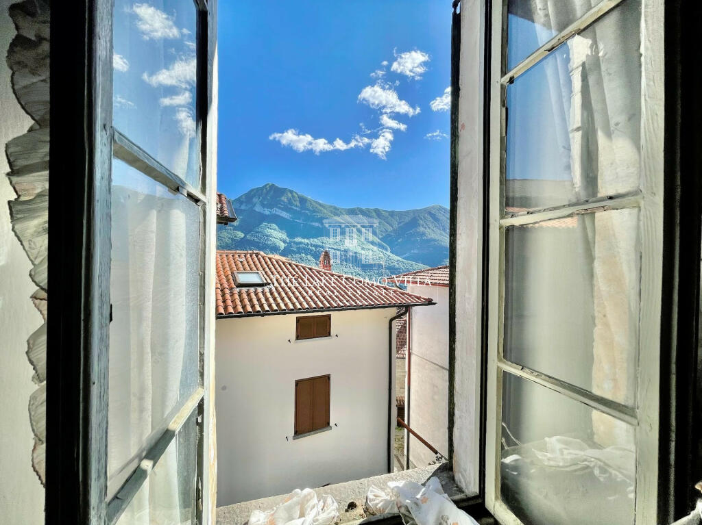 3 bedrooms Townhouse in Plesio, Italy No. 87182