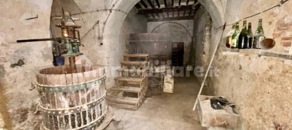 Склад 196м² в Масса Мариттима, Италия № 325357 3