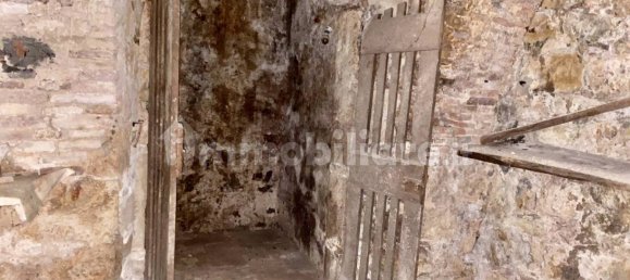 Склад 196м² в Масса Мариттима, Италия № 325357 9