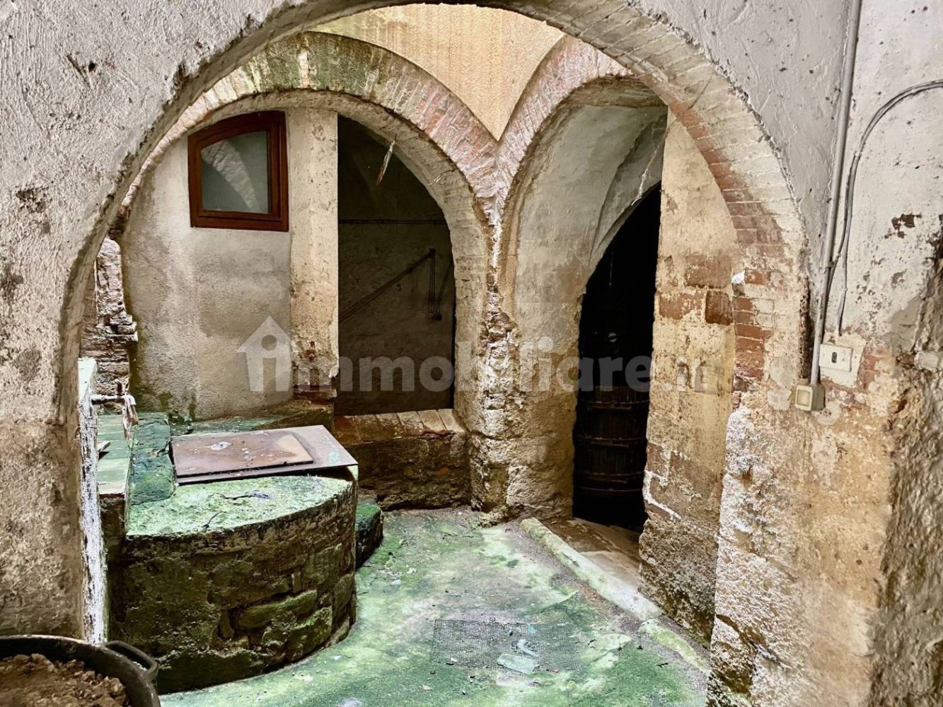 Склад 196м² в Масса Мариттима, Италия № 325357