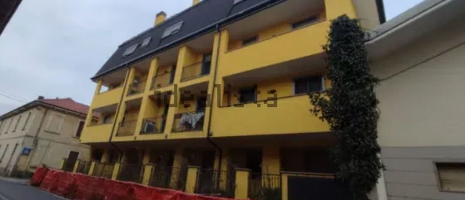 Квартира с 2 спальнями в Бовизио Машаго, Италия № 361220