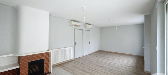 Casa de 3 dormitorios en Orleans, France No. 211991 2