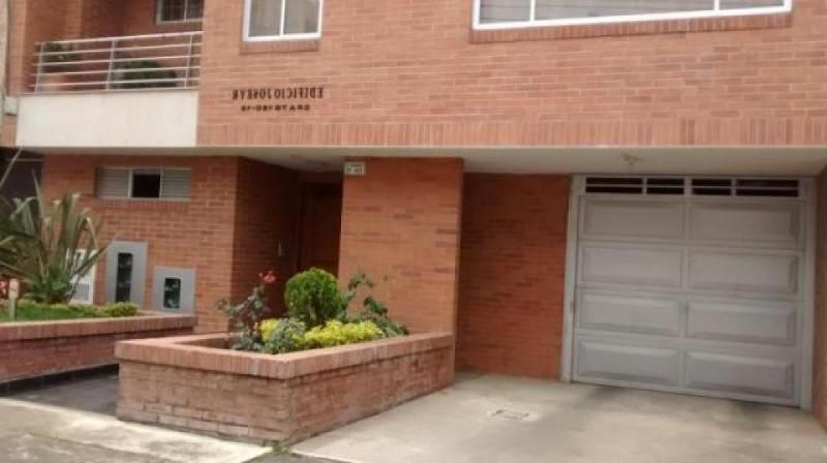 Casa de 3 dormitorios en Bogotá, Colombia No. 11276