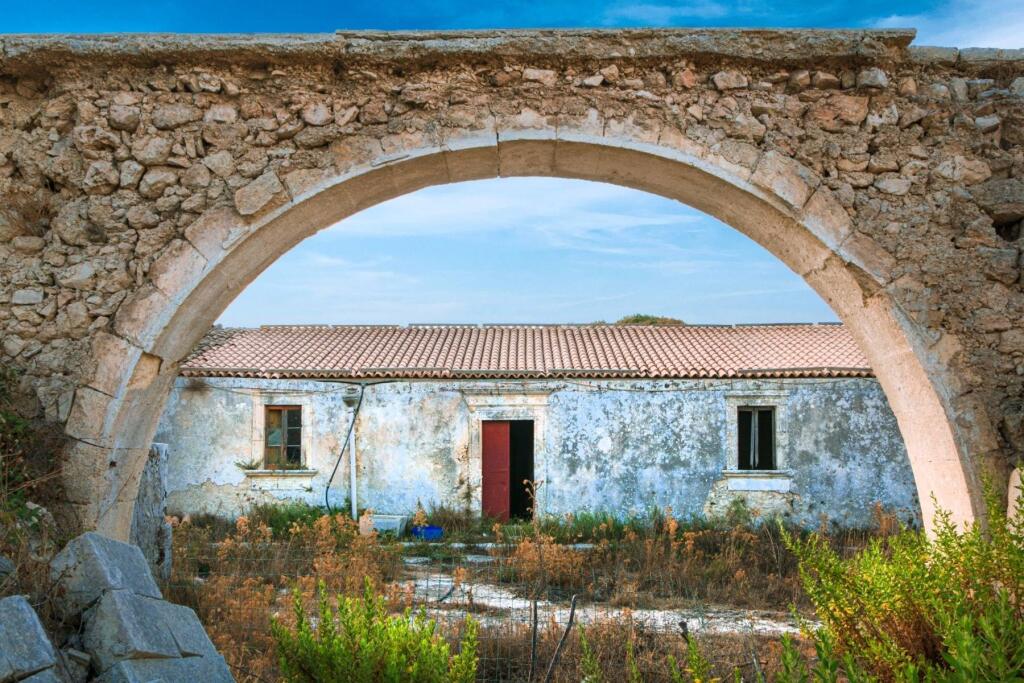 20 bedrooms House in Noto, Italy No. 113770