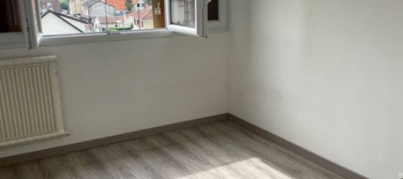 2 bedrooms Apartment in Neuilly-sur-Marne, France No. 176032 4