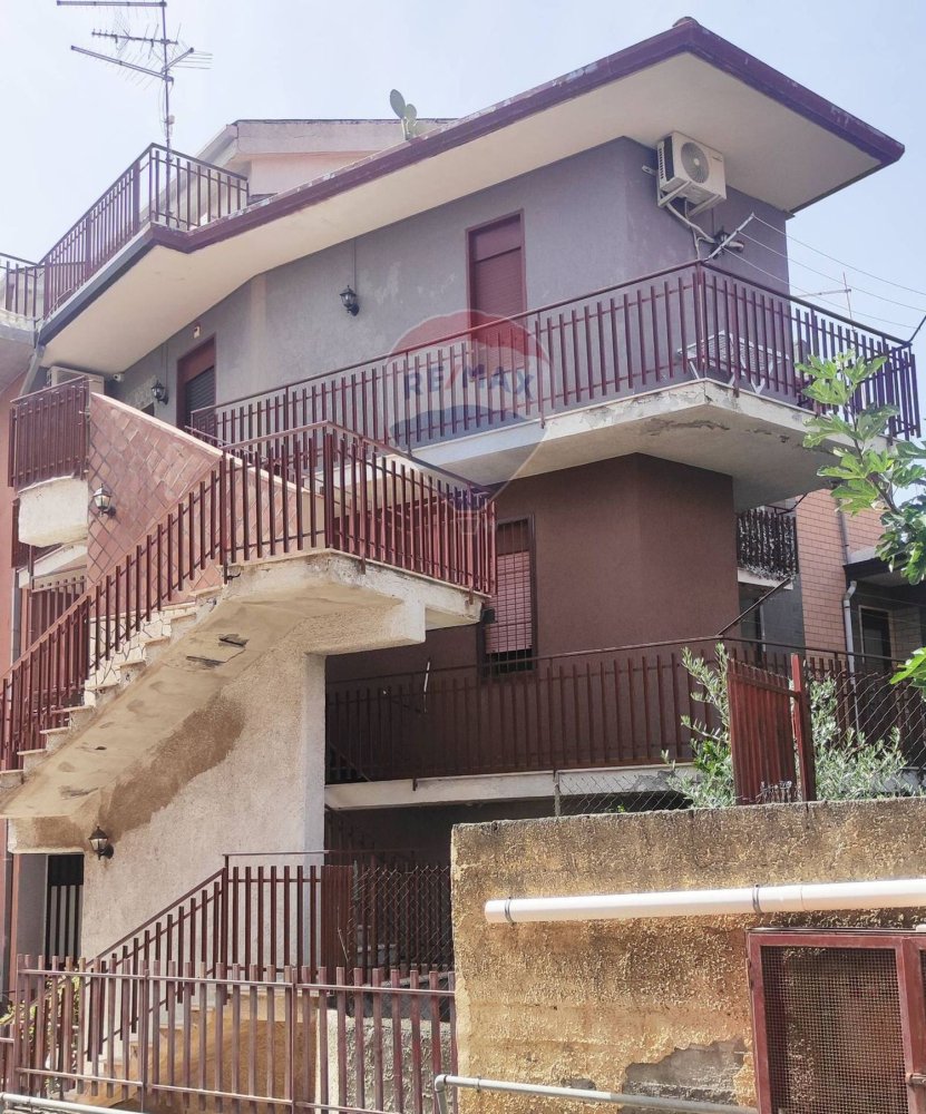 5 rooms Apartment in San Pietro Clarenza, Italy No. 44942