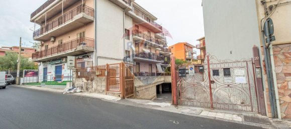 5 rooms Apartment in San Pietro Clarenza, Italy No. 44942 2