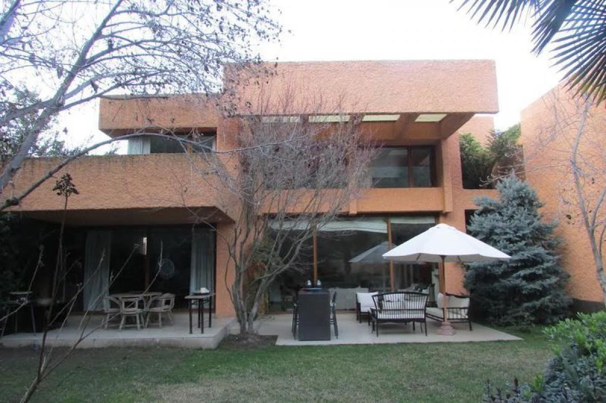 5 bedrooms House in Santiago, Chile No. 2569