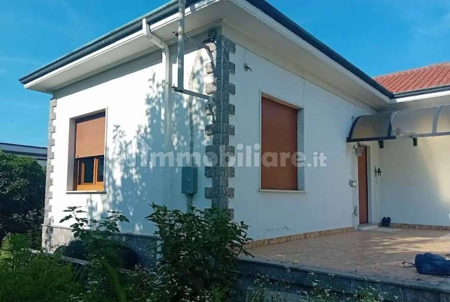 2 bedrooms Villa in Busto Arsizio, Italy No. 314117