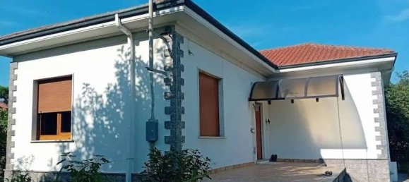 2 bedrooms Villa in Busto Arsizio, Italy No. 314117 2