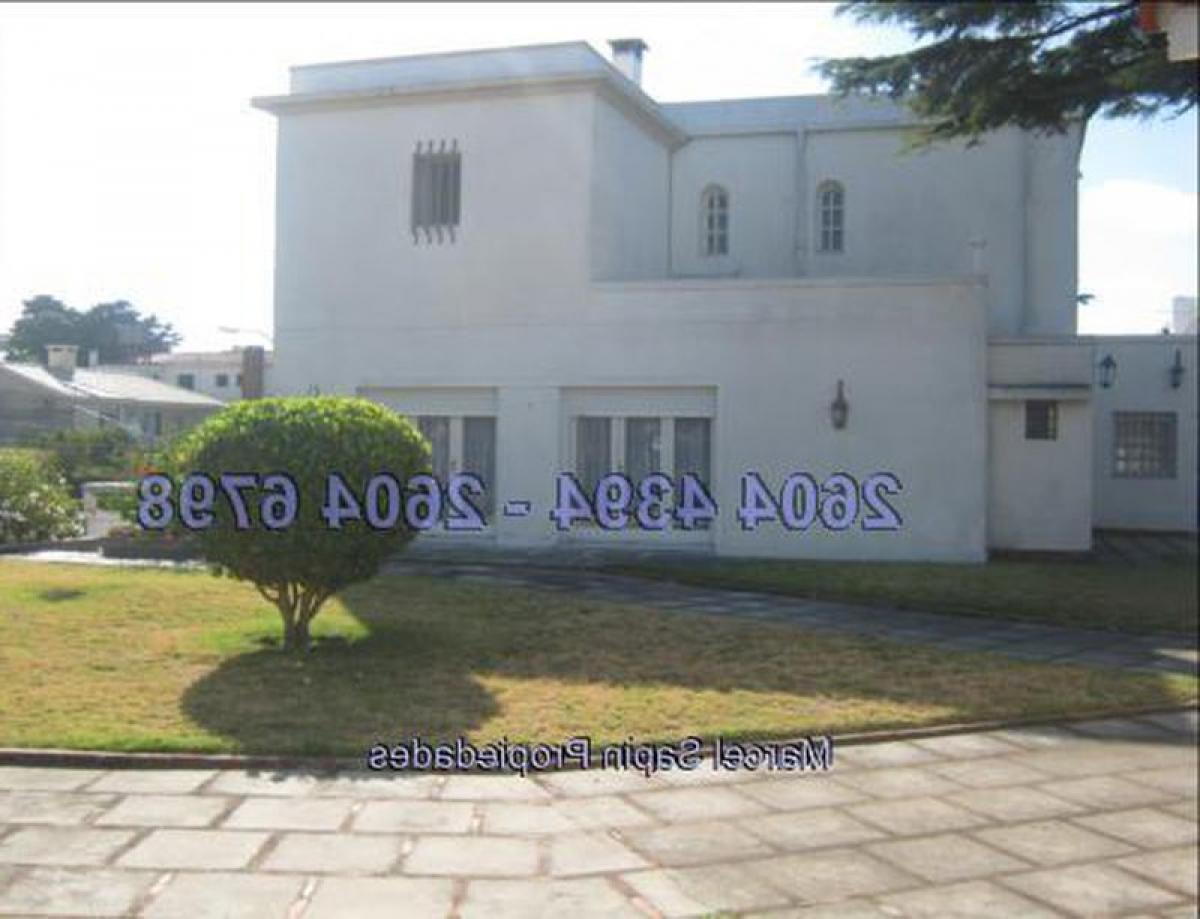 7 bedrooms House in Montevideo, Uruguay No. 11595