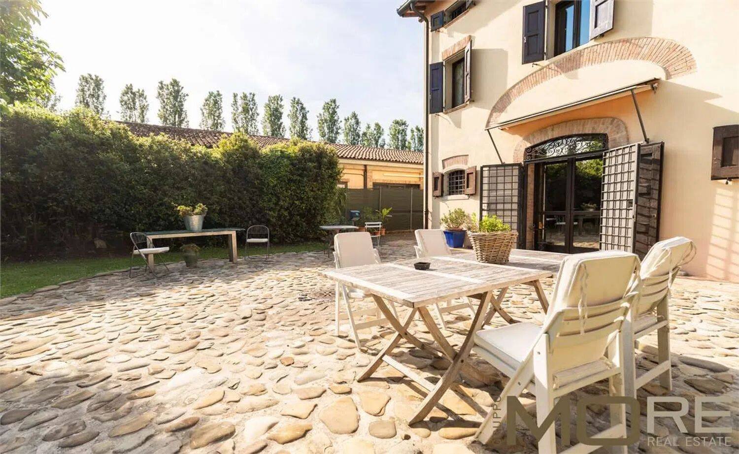 5 bedrooms Villa in Campogalliano, Italy No. 397186