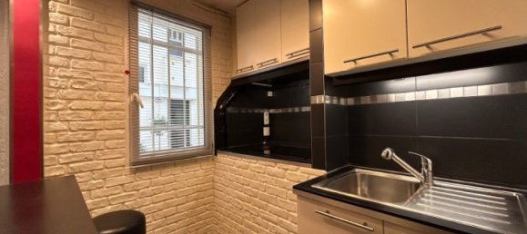 Studio in Paris, France No. 187963 7