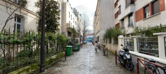 Studio in Paris, France No. 187963 11