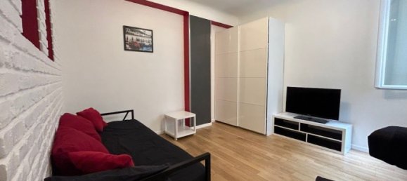 Studio in Paris, France No. 187963 3