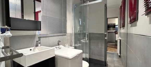 Studio in Paris, France No. 187963 8