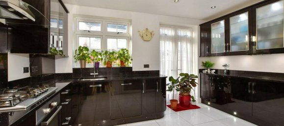 4 غرف نوم منزل في Walthamstow, United Kingdom رقم 4001 8