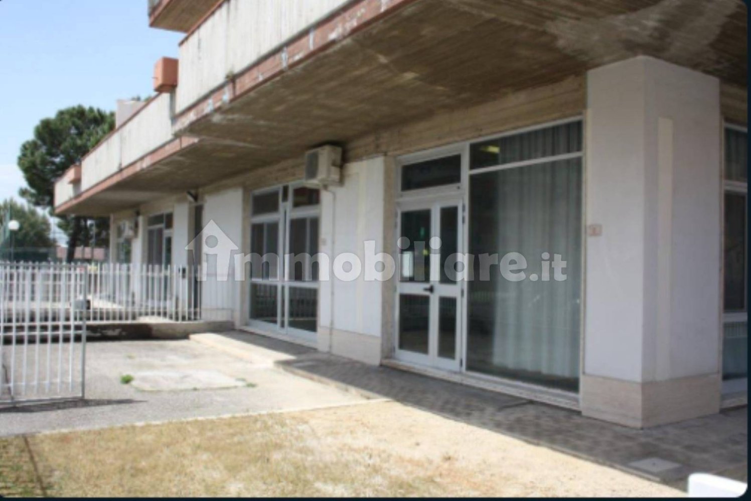 Гараж 613м² в Монтепрандоне, Италия № 290752