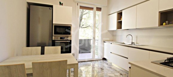 3 bedrooms Apartment in Bologna, Italy No. 26481 5