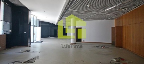 840m² Commercial property in Santarem, Portugal No. 58139 6