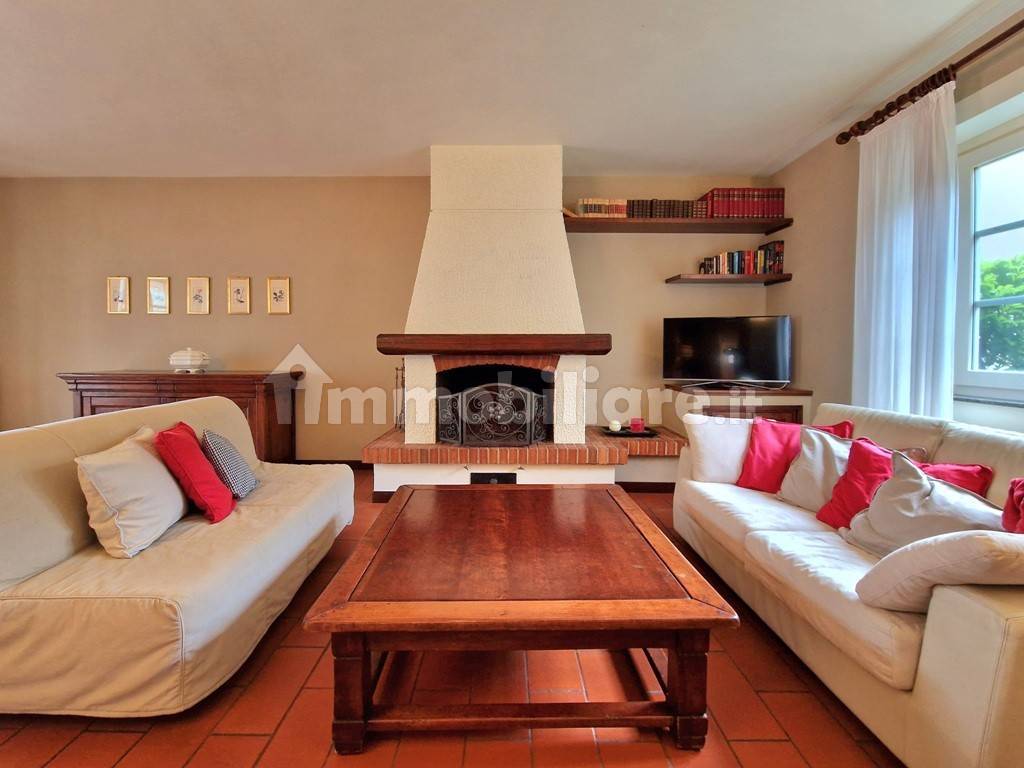 4 bedrooms Apartment in Omegna, Italy No. 390547