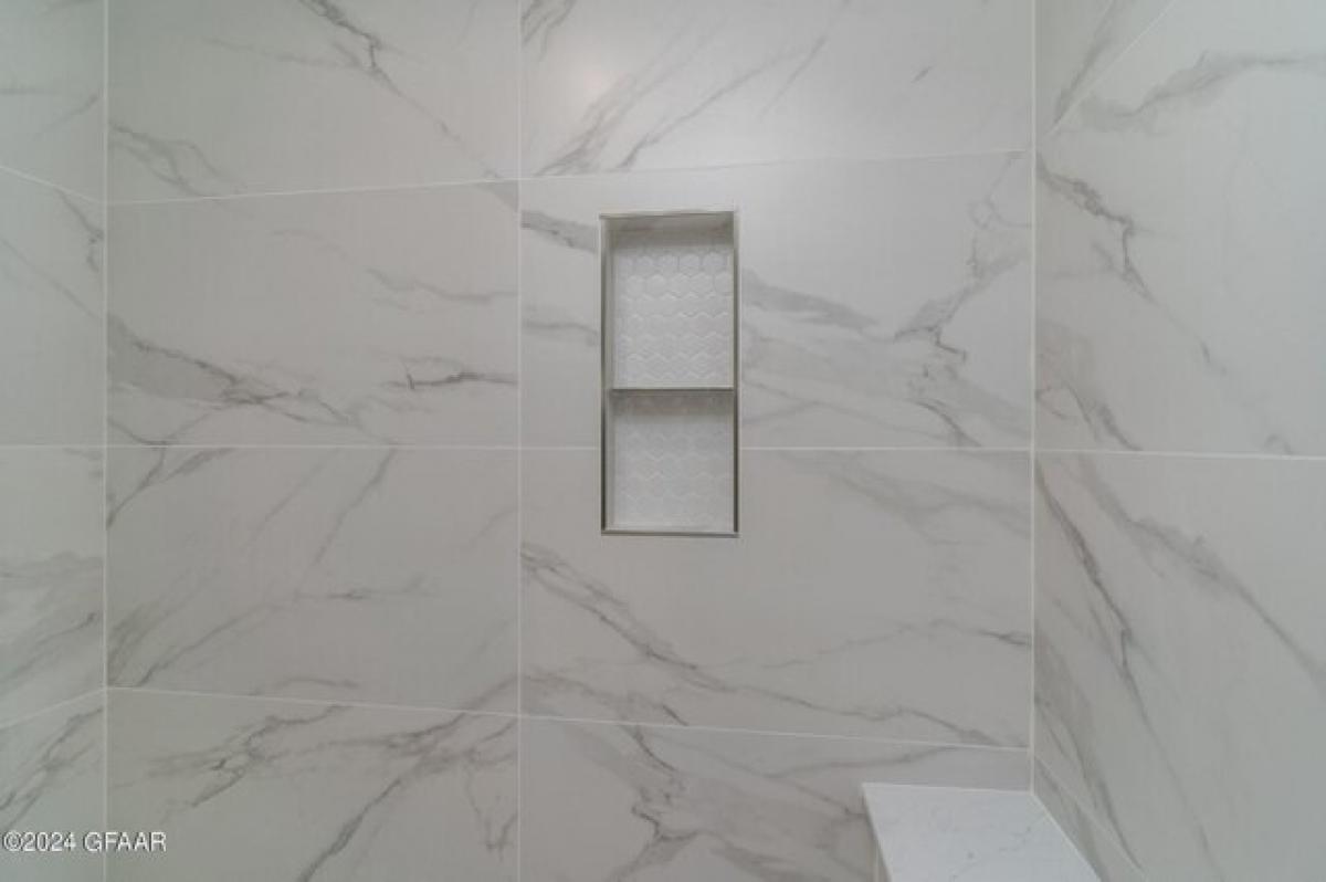 5 bedrooms House in Grand Forks, USA No. 404374