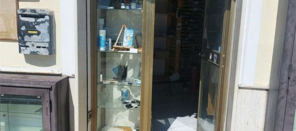 15m² Commercial property in Gaeta, Italy No. 300071 2