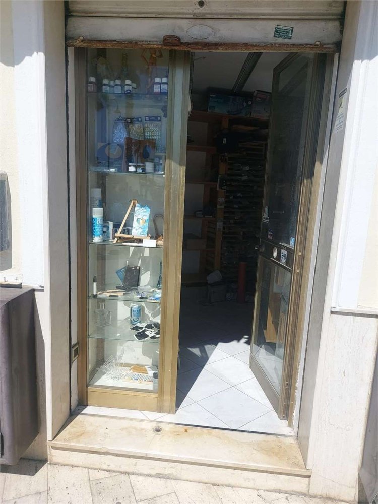 15m² Commercial property in Gaeta, Italy No. 300071