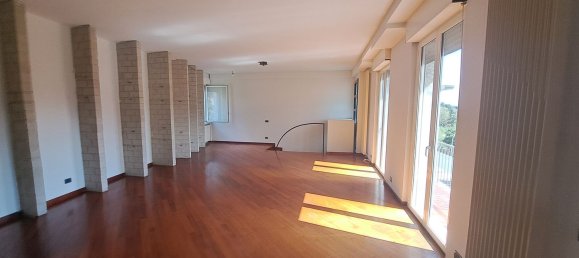 4 bedrooms Apartment in Paderno d'Adda, Italy No. 312049 7